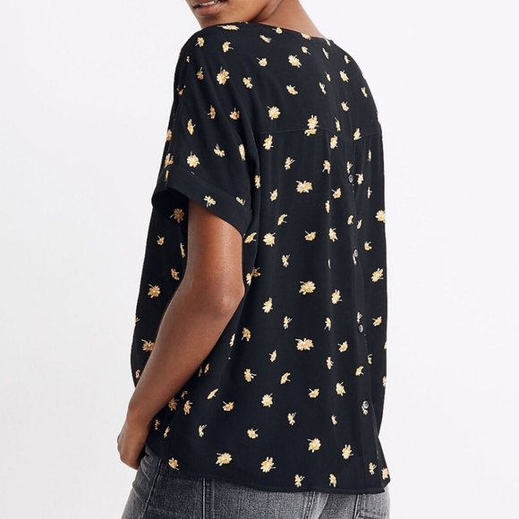 MADEWELL Drapey V-Neck Button-Back Top in French Daisies Blouse M - Picture 3 of 8